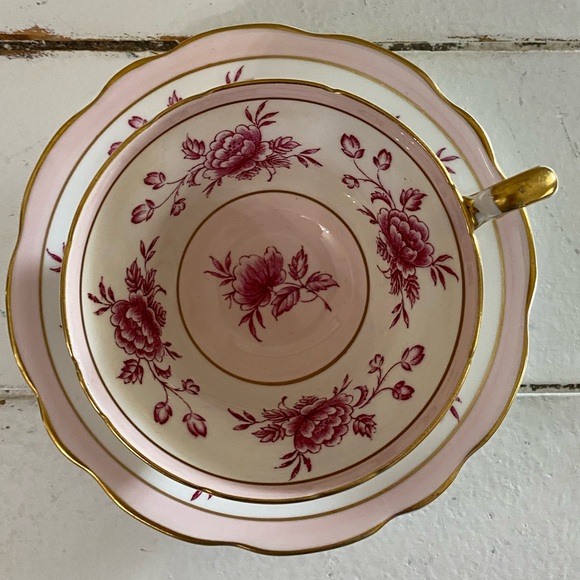 EUC VTG EB FOLEY BONE CHINA TEACUP AND SAUCER RED PEONIES, PINK AND GOLD TRIM - Picture 3 of 8